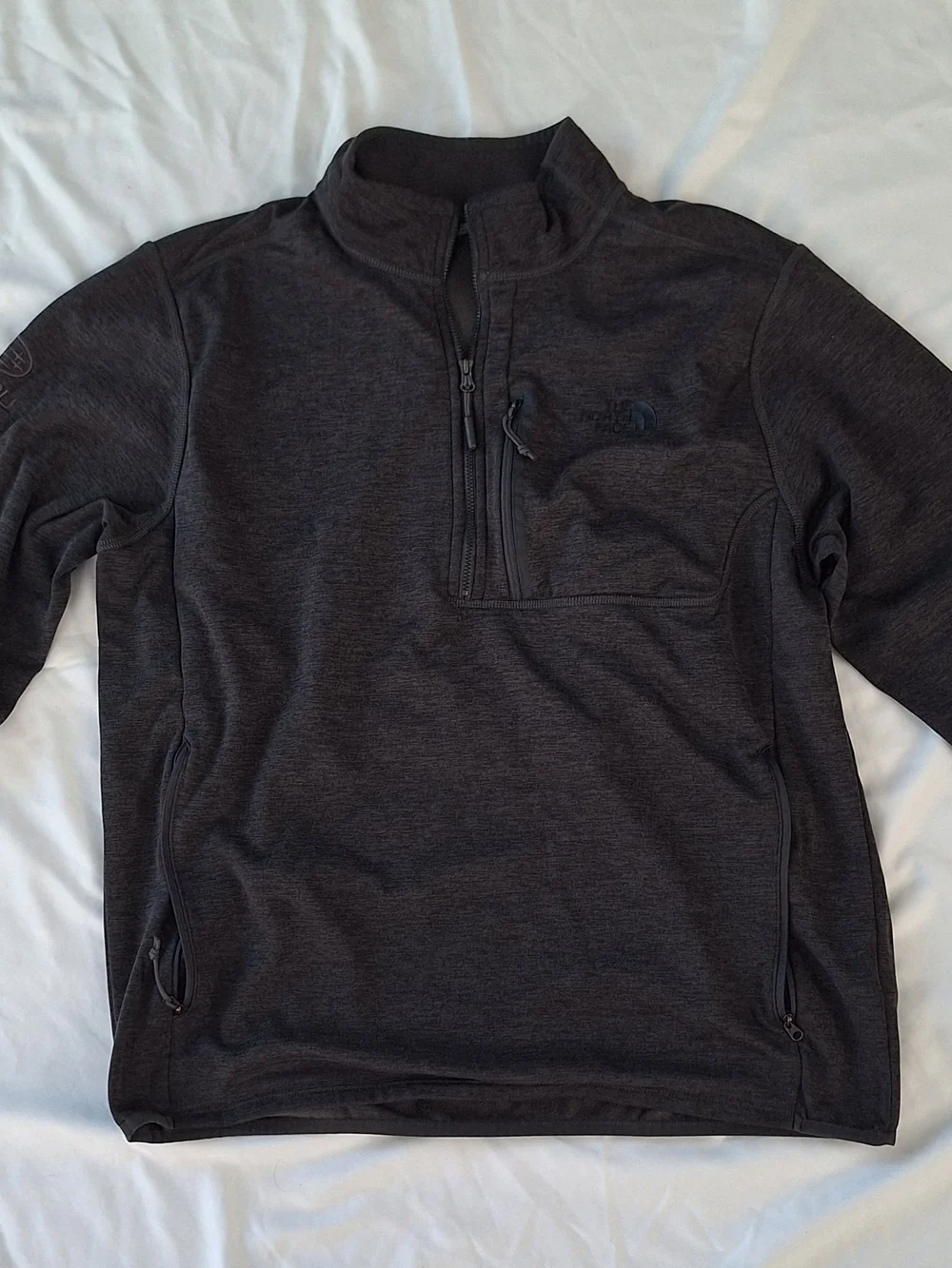 The North Face Men’s L/G Gray Fleece 1/4 Zip Mock Neck Pullover